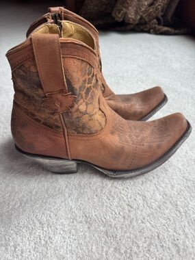 Old Gringo Tan Leather Cowboy Boots Interior Detail
